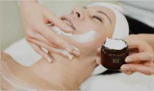 HAUTPFLEGE GESICHTS-HALS-DEKOLLETE-MASSAGE (6 BEHANDLUNGEN)