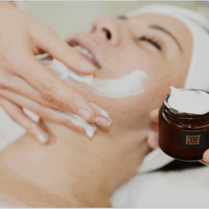 HAUTPFLEGE GESICHTS-HALS-DEKOLLETE-MASSAGE (1 BEHANDLUNG)